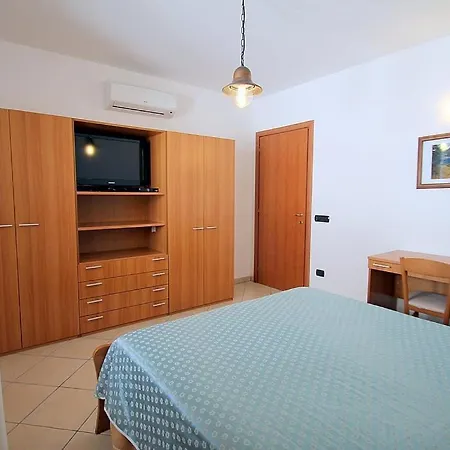 Sleeps 6 Pool Air Con Wifi Villa